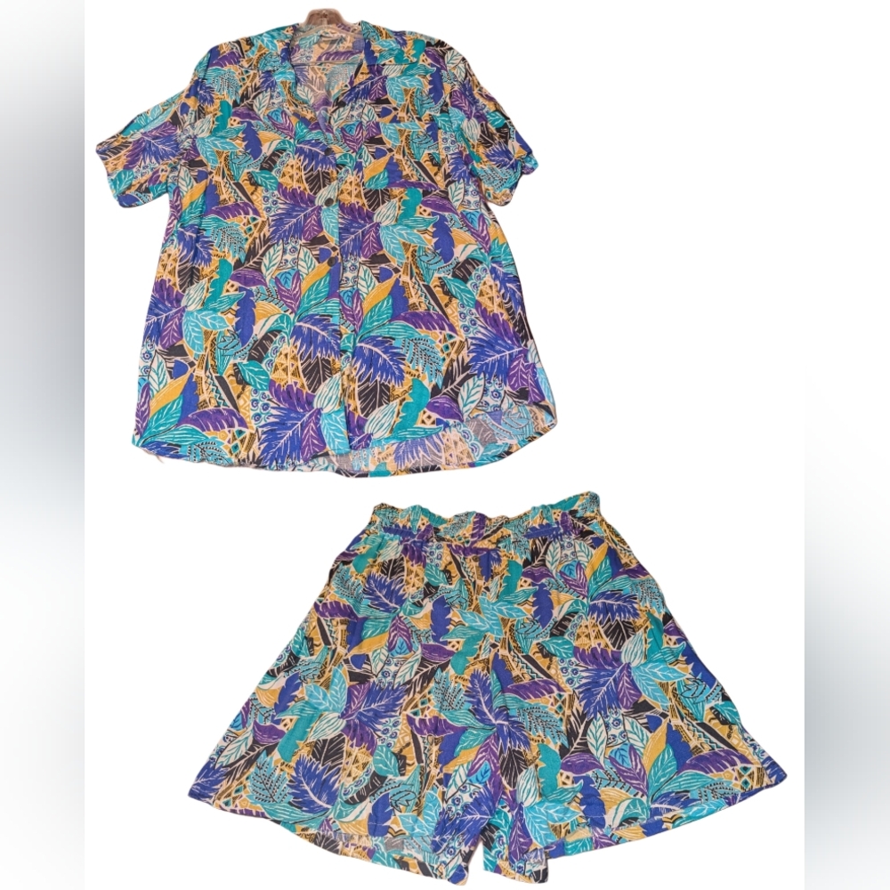 Vibrant Leaf Print Women's Shirt and Shorts Set